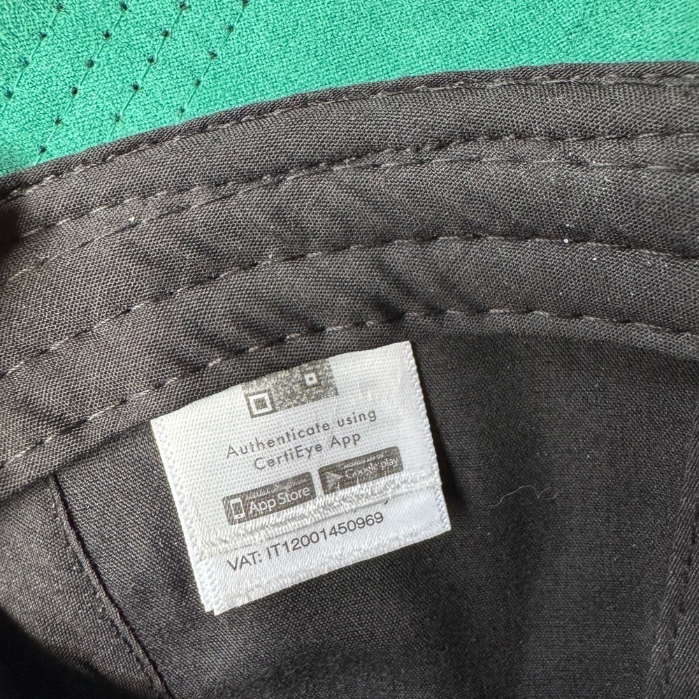 Black Cap - Picture 5 of 7